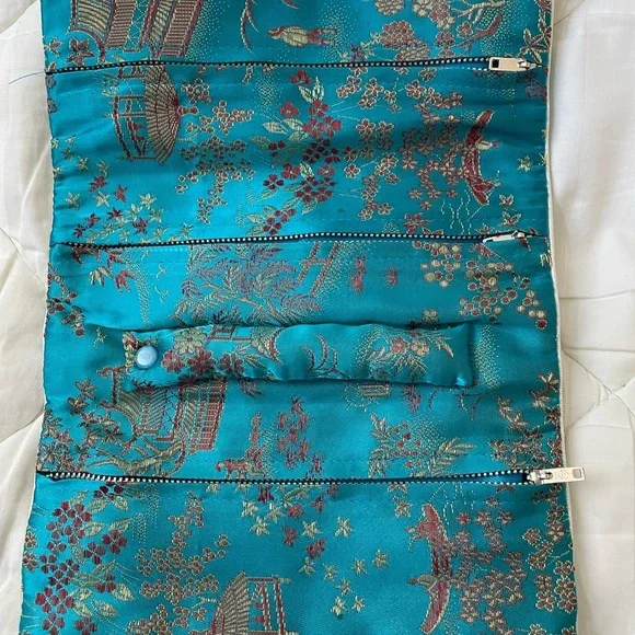 Beautiful turquoise Chinese jewelry roll - Picture 3 of 9